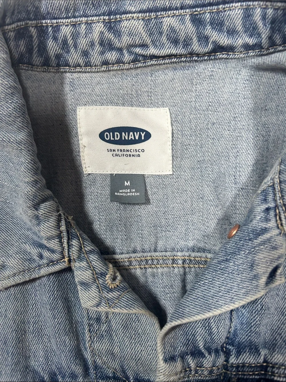 Old Navy Women’s Light Blue Distressed Denim Jacket Size Medium
